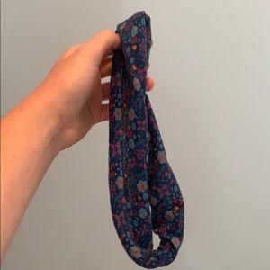 Adorable headband. Worn once.